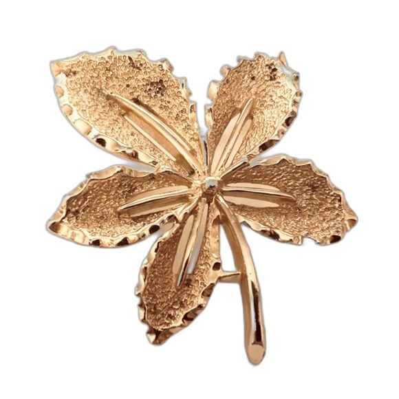 Vintage Sarah Coventry Textured Gold Tone Mid Century Leaf Brooch - Picture 1 of 4